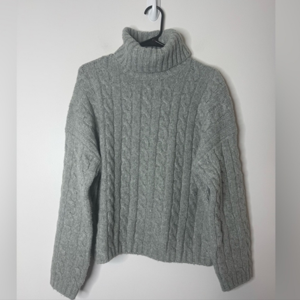 NWOT Women's Abercrombie & Fitch Soft Gray Turtleneck Sweater - Picture 4 of 9